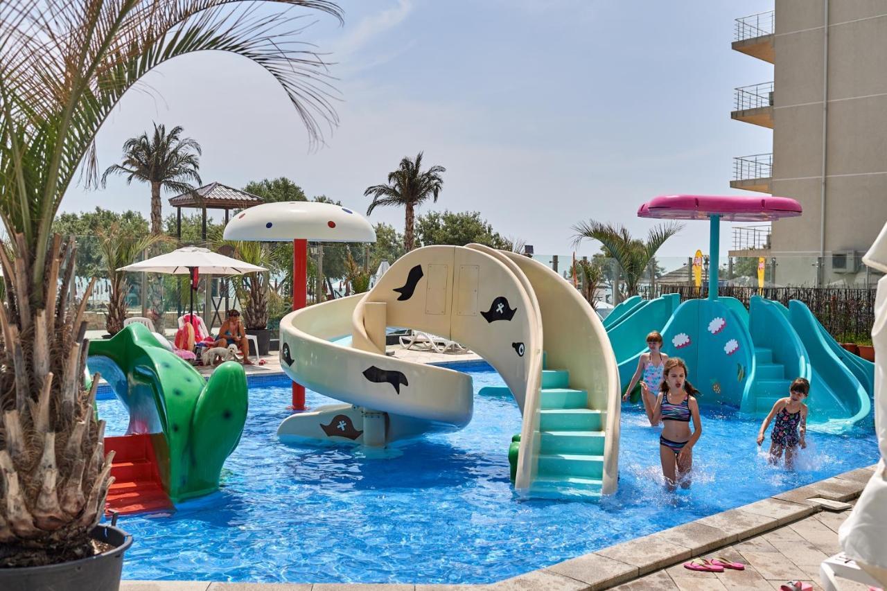 Dava Aparthotel Pool & Spa Mamaia Nord Navodari Ngoại thất bức ảnh